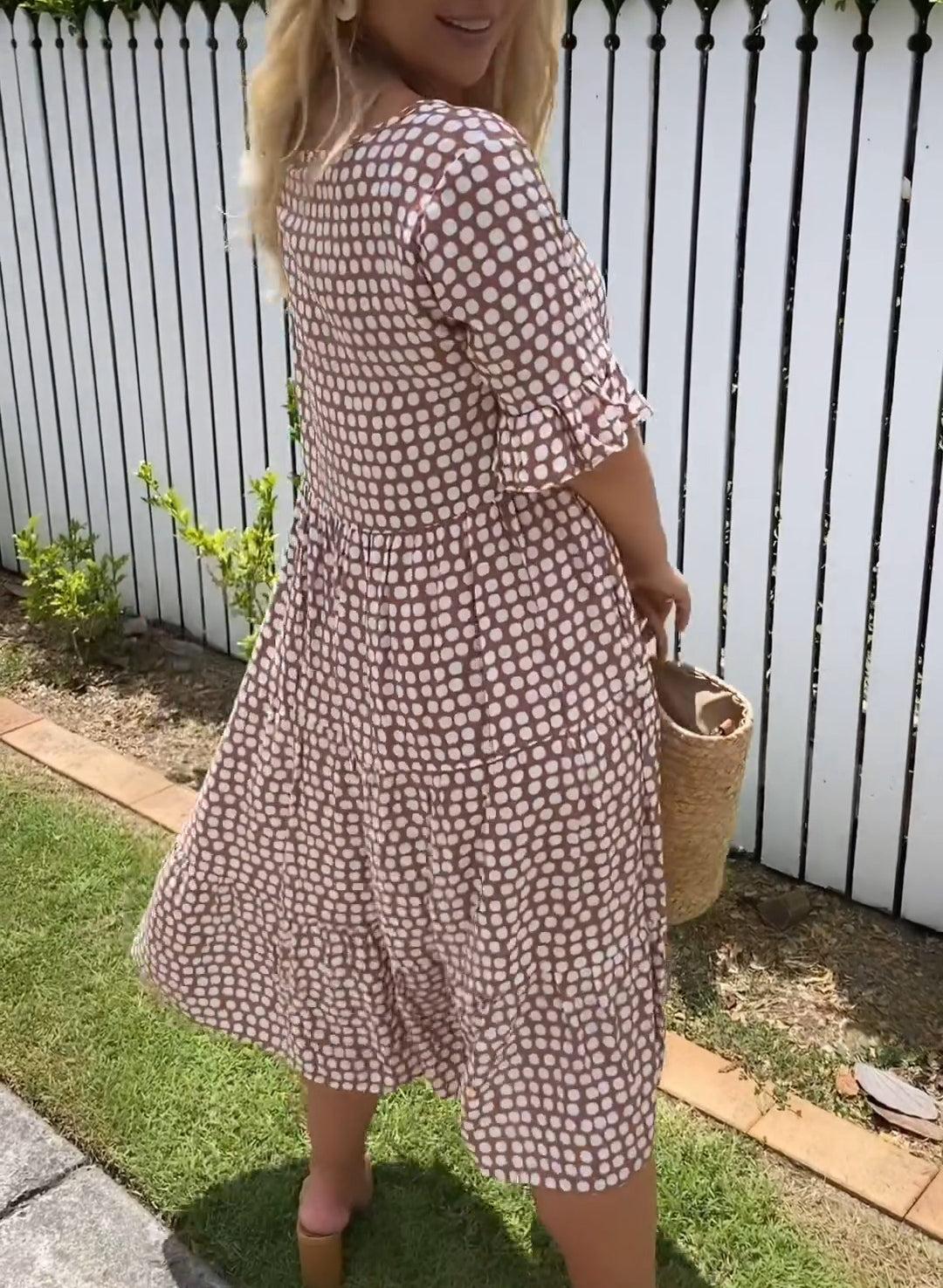 ZORA | MIDI-KLEID MIT KURZEN ÄRMELN IN SAND