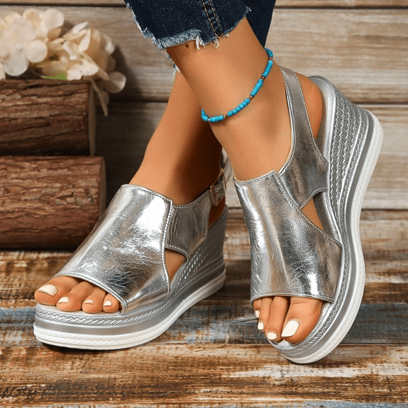 Baylie - Stylische Metallic-Sandalen