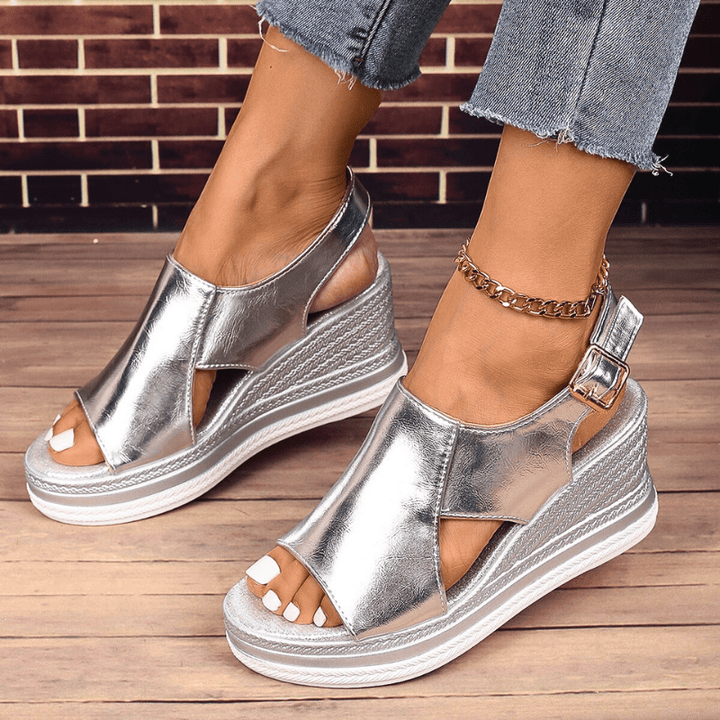 Baylie - Stylische Metallic-Sandalen