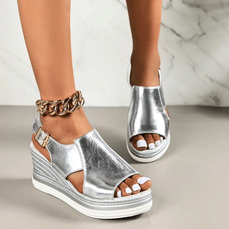 Baylie - Stylische Metallic-Sandalen