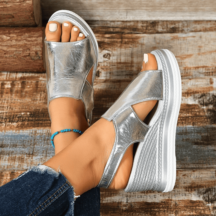 Baylie - Stylische Metallic-Sandalen